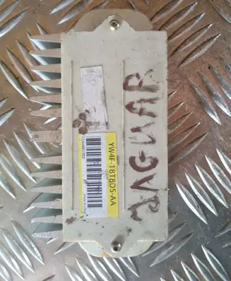Jaguar S-Type Aerial antenna amplifier YW4F18T805AA