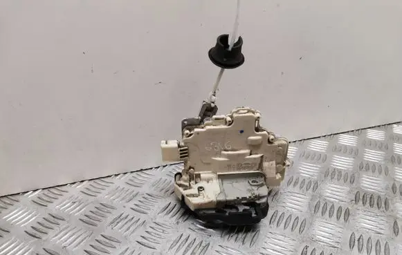 Audi A4 S4 B7 8E 8H Rear door lock 8E0839015AA