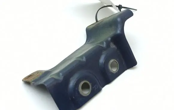 Fender mounting bracket