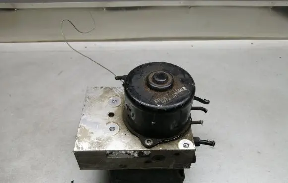 Seat Leon (1M) ABS Pump 1J0614417A 1J0907379R