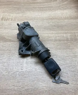Volkswagen PASSAT B5.5 Ignition lock 4B0905851C