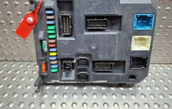 Peugeot 207 Comfort/convenience module S26312672 9666951980