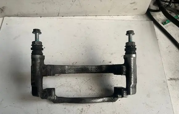 Volkswagen Golf VII Front Brake Caliper Pad/Carrier 