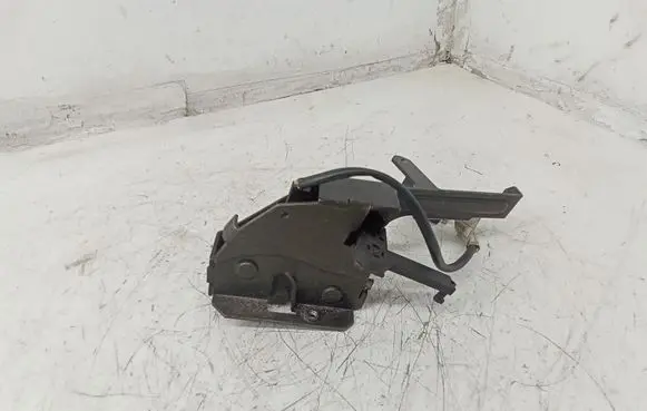 BMW 5 E39 Tailgate window lock/catch/latch 8238469