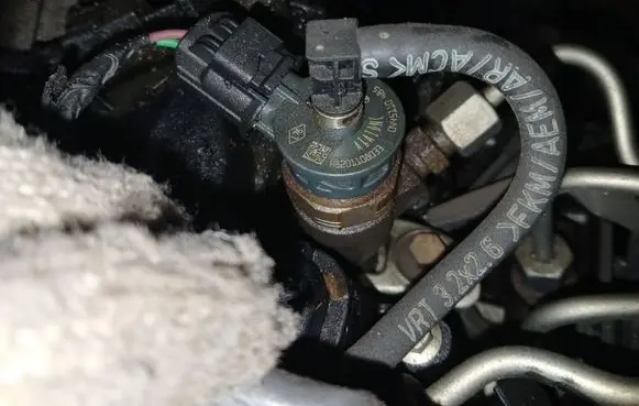 Dacia Sandero Fuel injector H8201108033