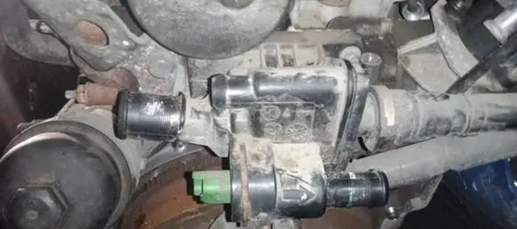 Mazda 2 Engine coolant pipe/hose 9654393880