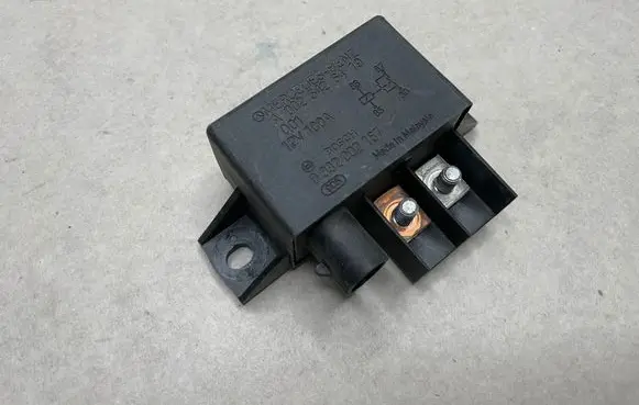 Mercedes-Benz E W211 Charging relay A0025426419