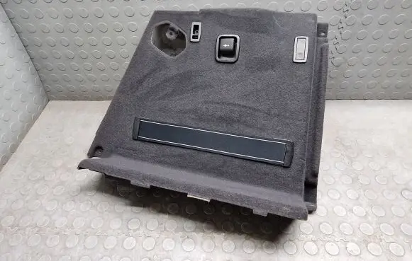 Trunk/boot side trim panel