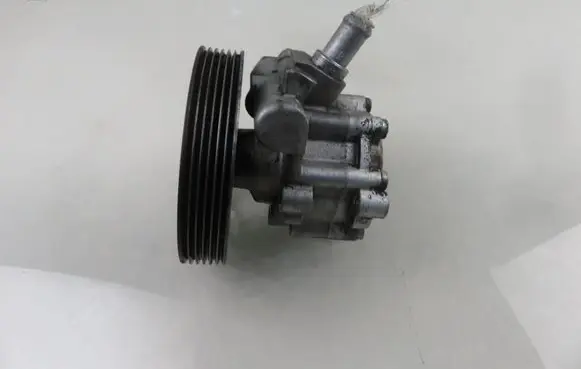 Peugeot Partner Power steering pump 9685555580 7617955563