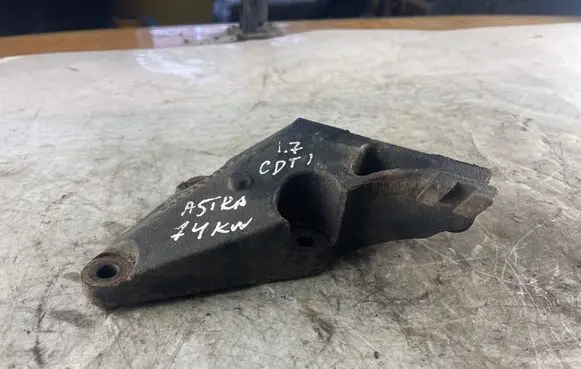 Opel Astra H Engine mounting bracket 24463124 135332253673