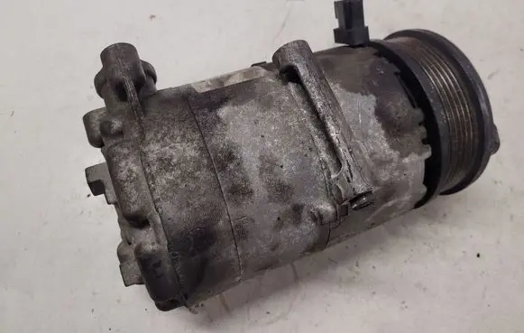 Volvo V70 Air conditioning (A/C) compressor (pump) 31250547 08W74