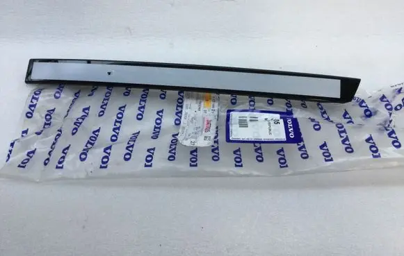 Volvo XC40 Rear door glass trim molding 31477935