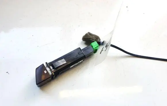 Volvo V50 Hazard light switch 8651399 04w296
