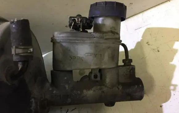 Nissan Almera N16 Master brake cylinder 22157879