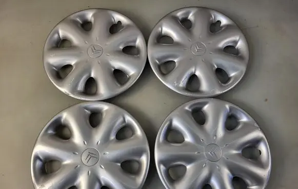 Citroen Xsara Picasso R15 wheel hub/cap/trim 9634799780