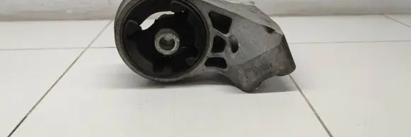 Chevrolet Captiva Engine mount bracket X04134