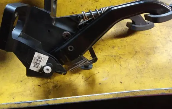 Mercedes-Benz B W245 Clutch pedal A1692900901 A1692900416