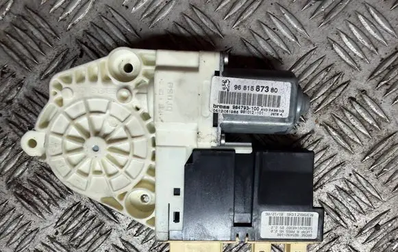 Peugeot 307 Front door window regulator motor 9681587380