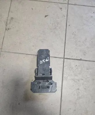 Volkswagen PASSAT B5 Tail light bulb cover holder 3B9945257