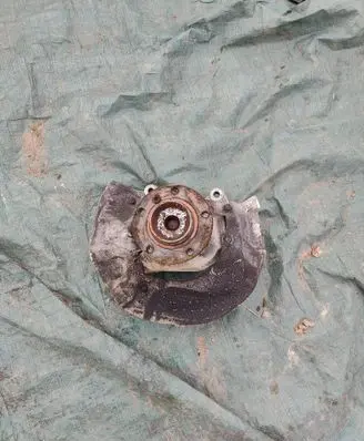 Front wheel hub spindle knuckle