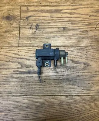 Opel Vivaro Turbo solenoid valve 149566740R