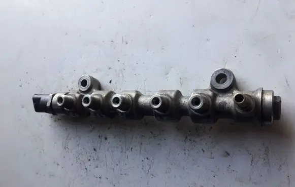 Renault Espace - Grand espace IV Fuel distributor 0445214079