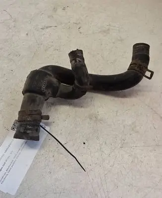 Volkswagen Golf III Engine coolant pipe/hose 037121058B