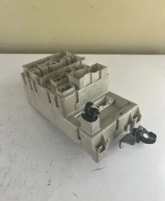 Toyota RAV 4 (XA20) Fuse module 8273342080