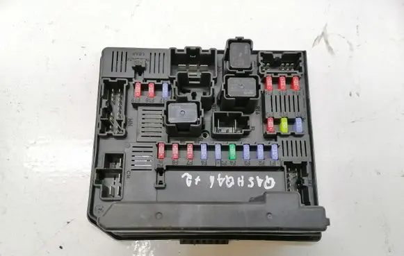 Nissan Qashqai Fuse module 284B7JD02A