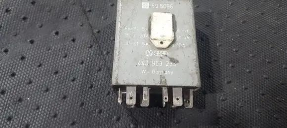 Volkswagen PASSAT B5 Other relay 443953233