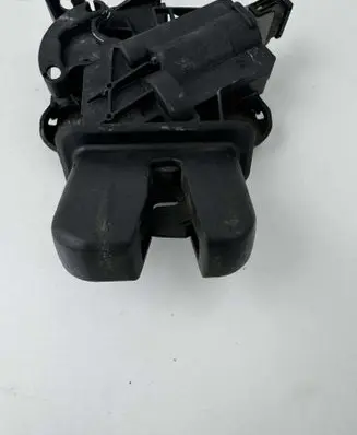 Volkswagen PASSAT B6 Tailgate/trunk/boot lock/catch/latch 4F5827505