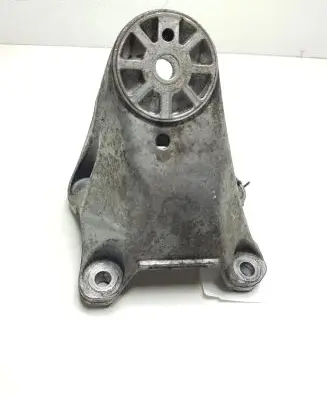 Volkswagen Touareg II Engine mounting bracket 7L8199307K