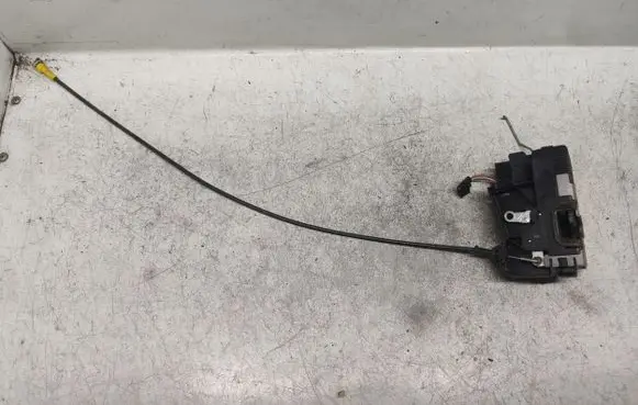 Opel Vivaro Front door lock