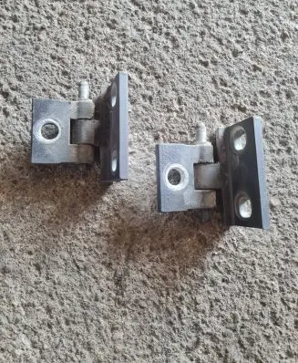 Volvo XC90 Front door upper hinge