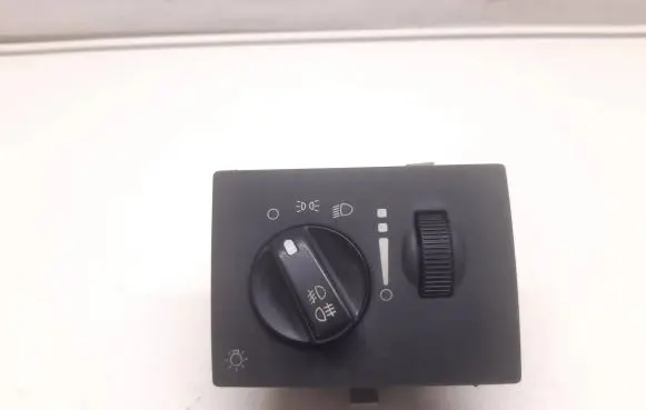 Chrysler 300 - 300C Light switch P68019901AA