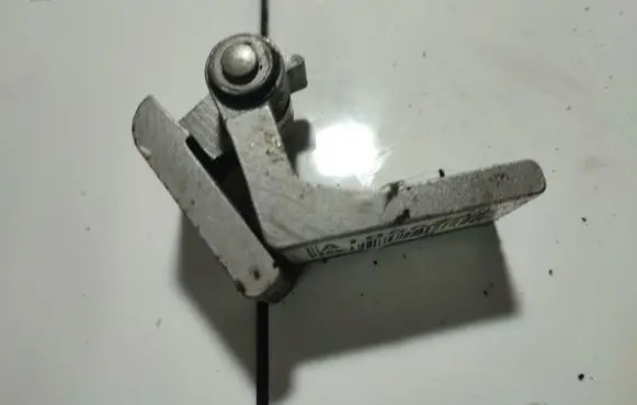 Skoda Octavia Mk2 (1Z) Rear door lower hinge