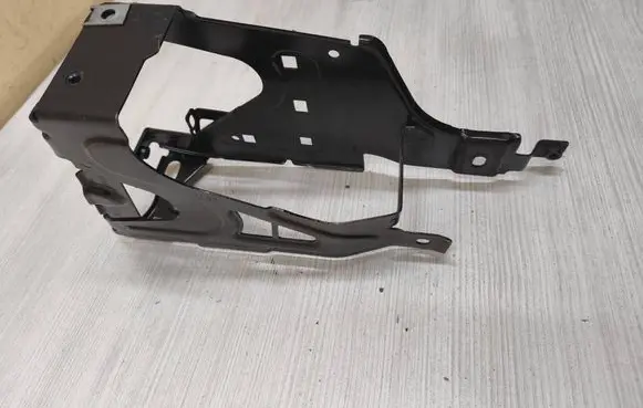 BMW 5 F10 F11 Headlight/headlamp mounting bracket 08499