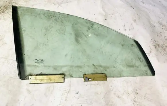 Opel Omega B1 Front door window glass four-door