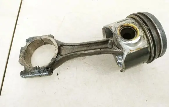 Volkswagen PASSAT B6 Piston with connecting rod 038j