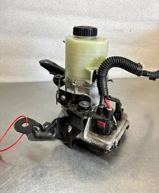 Renault Trafic III (X82) Power steering pump 