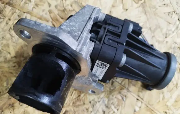 Renault Clio IV EGR valve 147105308R