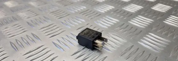 Audi A4 S4 B5 8D Other relay 8Z0951253