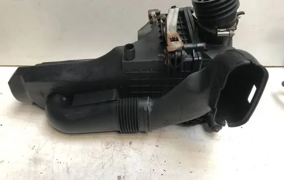Ford Fiesta Air filter AV219600AA