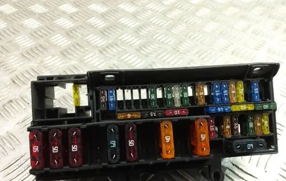 BMW 7 E65 E66 Fuse module 6900582