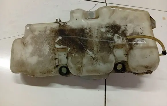 Windshield washer fluid reservoir/tank