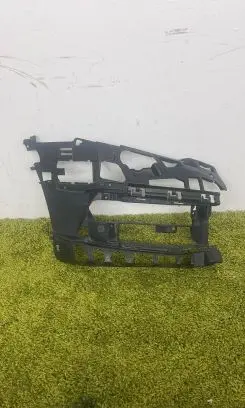 BMW 5 G30 G31 Front bumper mounting bracket 7385346
