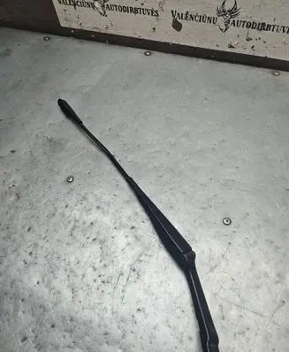 Front wiper blade arm