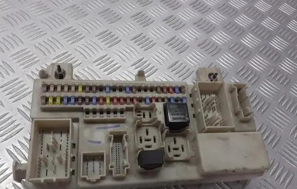 Volvo S40 Fuse box set 8690719