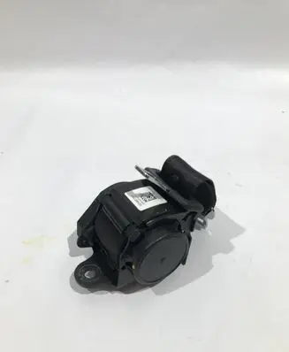 BMW 2 F44 Middle seatbelt (rear) DG8303