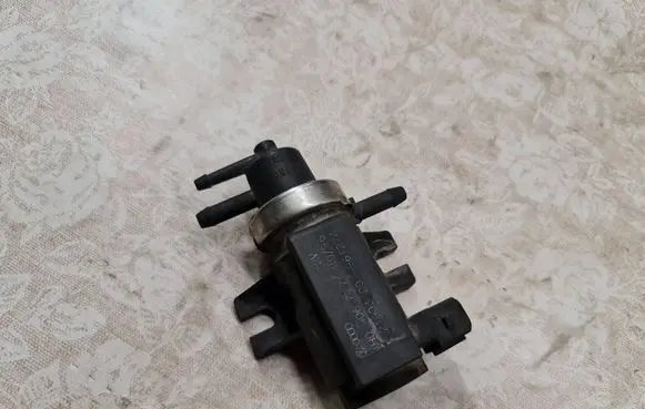 Volkswagen Golf IV Turbo solenoid valve 1H0906627 72190320 96T274